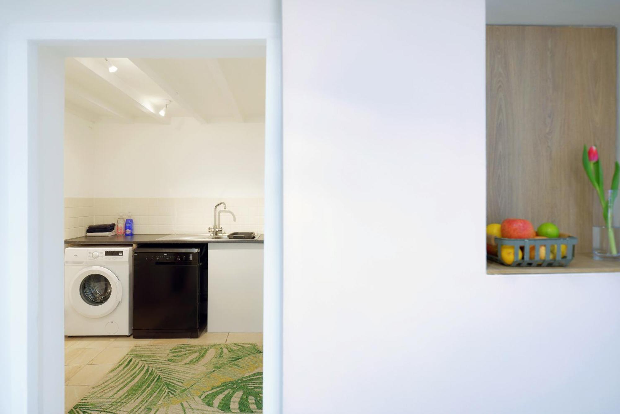 Stayright 3 Bed Home Near Hiking Trails & Parks Llwynypia ภายนอก รูปภาพ