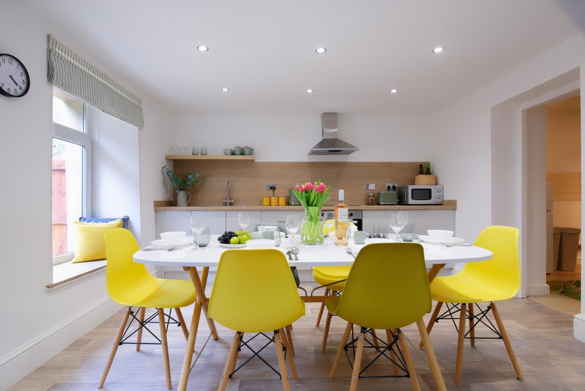 Stayright 3 Bed Home Near Hiking Trails & Parks Llwynypia ภายนอก รูปภาพ