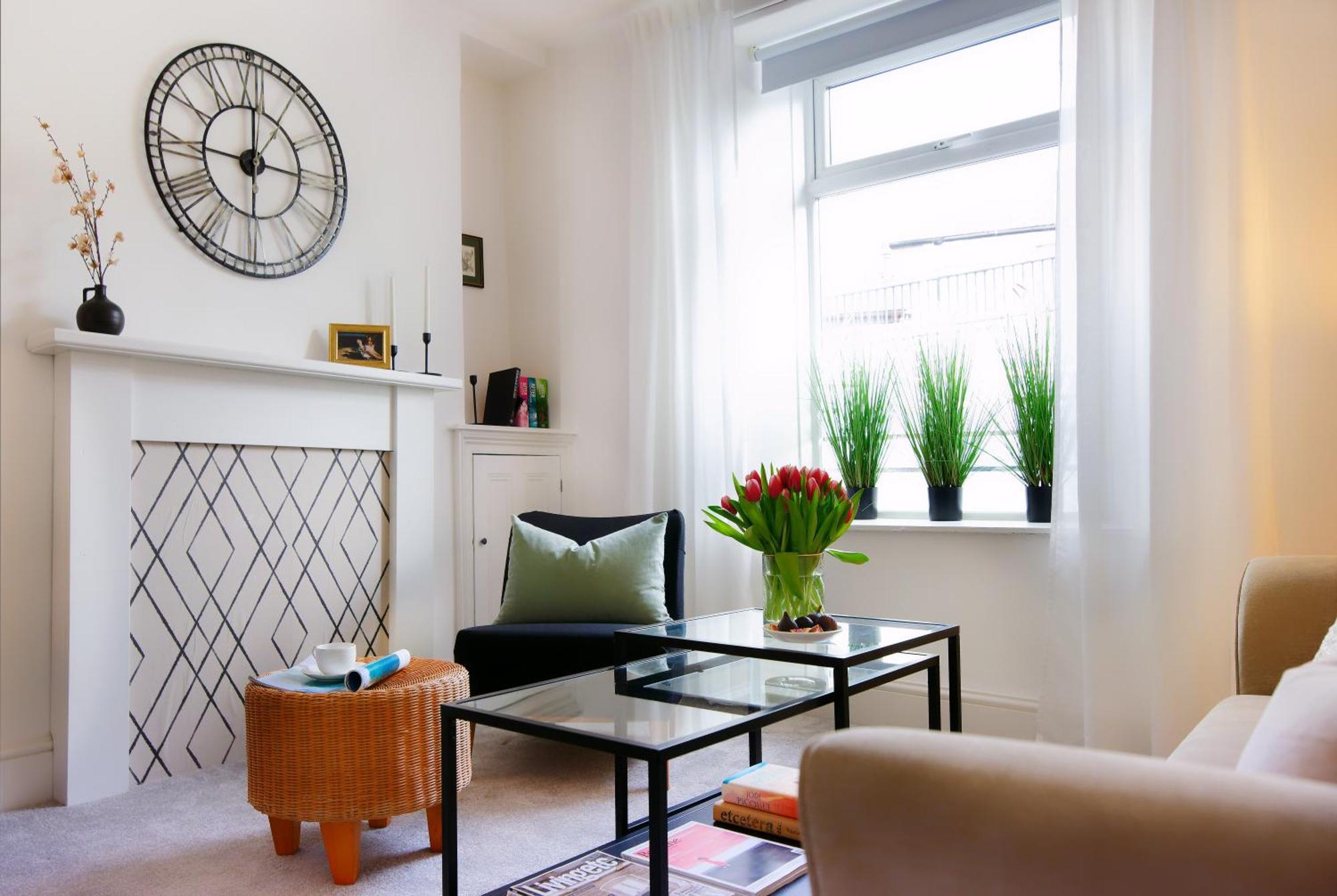 Stayright 3 Bed Home Near Hiking Trails & Parks Llwynypia ภายนอก รูปภาพ