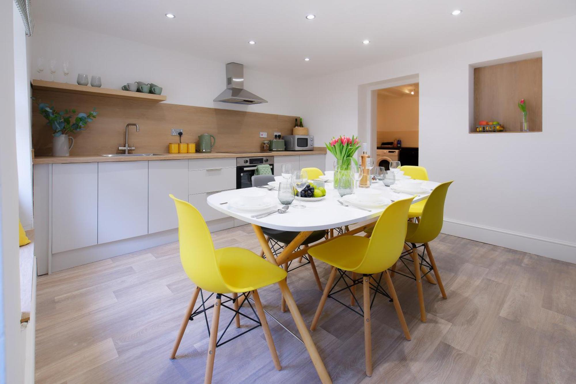 Stayright 3 Bed Home Near Hiking Trails & Parks Llwynypia ภายนอก รูปภาพ