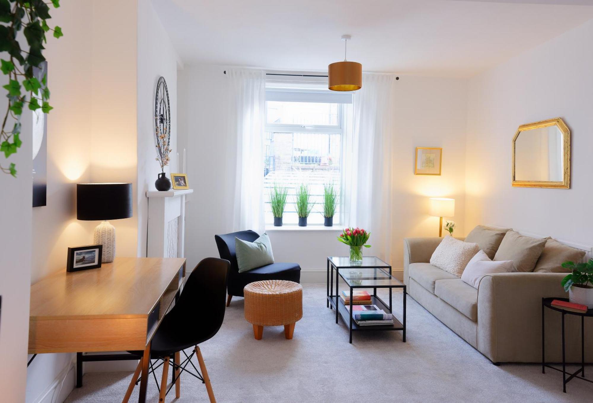 Stayright 3 Bed Home Near Hiking Trails & Parks Llwynypia ภายนอก รูปภาพ