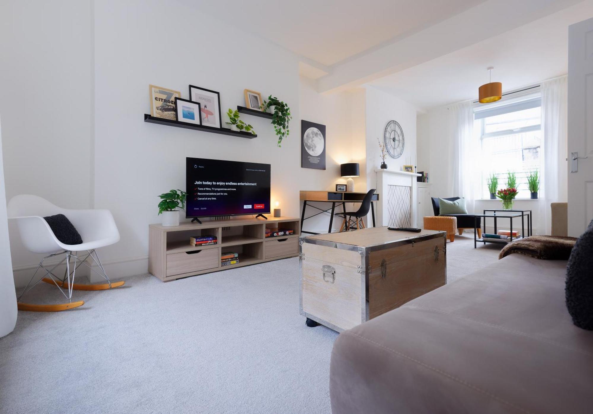 Stayright 3 Bed Home Near Hiking Trails & Parks Llwynypia ภายนอก รูปภาพ