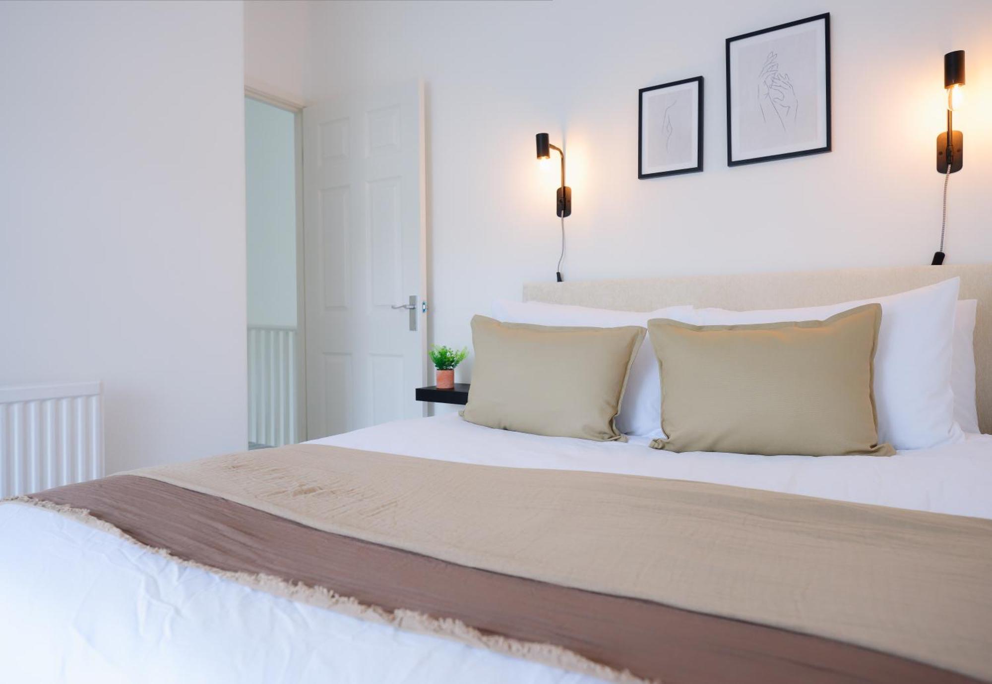 Stayright 3 Bed Home Near Hiking Trails & Parks Llwynypia ภายนอก รูปภาพ