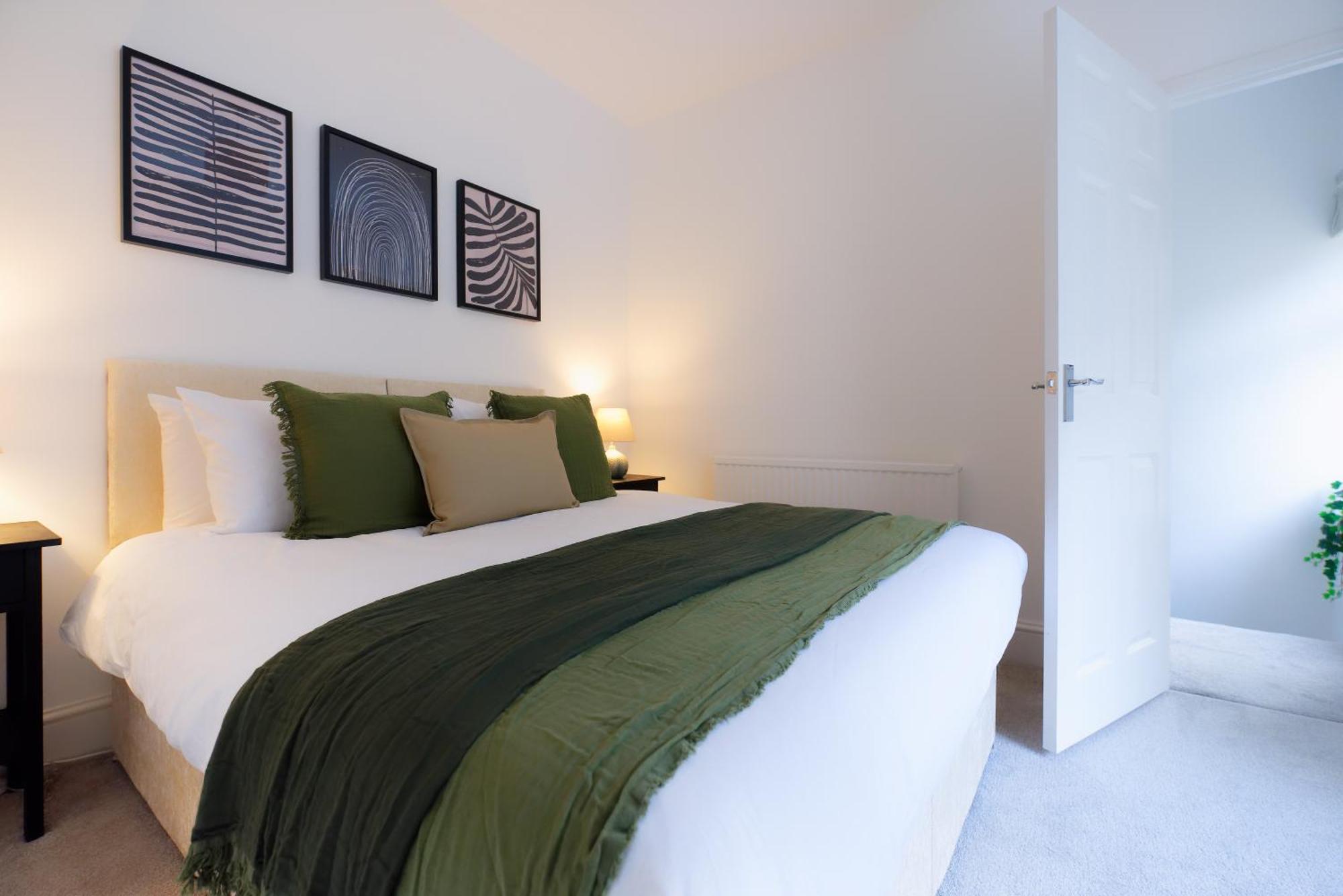 Stayright 3 Bed Home Near Hiking Trails & Parks Llwynypia ภายนอก รูปภาพ