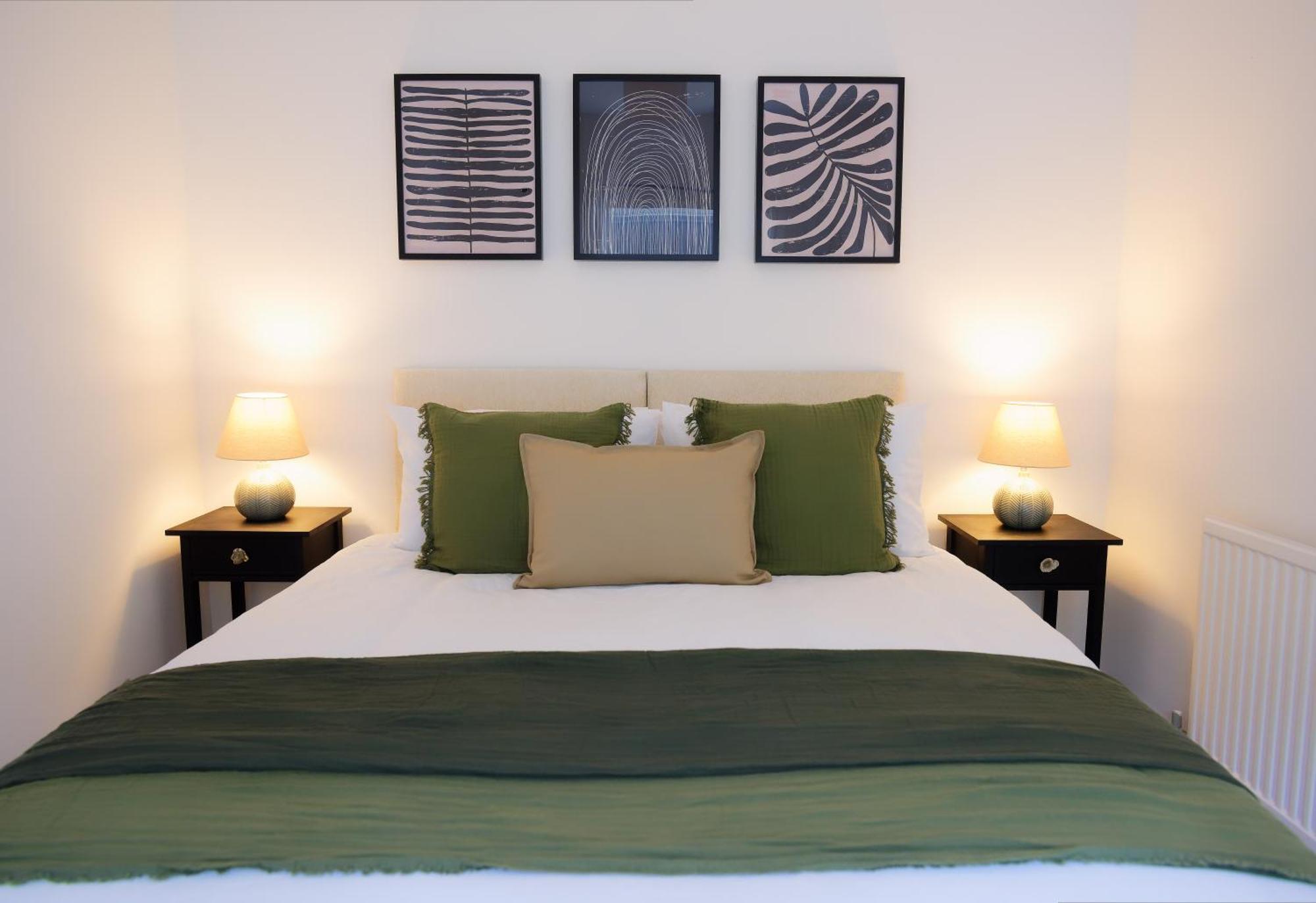 Stayright 3 Bed Home Near Hiking Trails & Parks Llwynypia ภายนอก รูปภาพ
